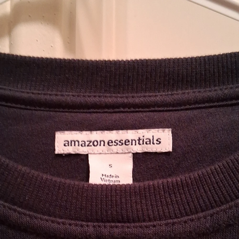 Amazon Essentials Black Crew Neck Sweater - Picture 2 of 3